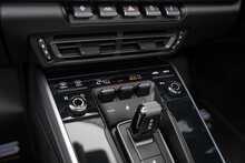 Porsche 911 T 992 Carrera - U56221