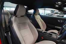 Ford Mustang V8 GT - U56277