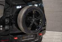 Land Rover Defender 110 D300 MHEV X - U56311