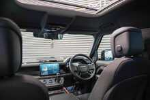 Land Rover Defender 110 D300 MHEV X - U56311