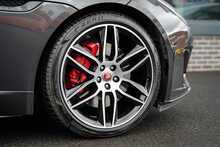 Jaguar F-Type V6 Chequered Flag - U56368