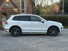 Volkswagen Touareg 3.0 TDI V6 BlueMotion Tech R-Line SUV 5dr Diesel Tiptronic 4WD Euro 6 (s/s) (262 ps) - U234