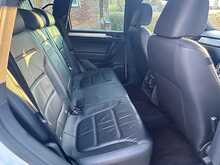 Volkswagen Touareg 3.0 TDI V6 BlueMotion Tech R-Line SUV 5dr Diesel Tiptronic 4WD Euro 6 (s/s) (262 ps) - U234