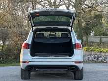 Volkswagen Touareg 3.0 TDI V6 BlueMotion Tech R-Line SUV 5dr Diesel Tiptronic 4WD Euro 6 (s/s) (262 ps) - U234