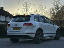 Volkswagen Touareg 3.0 TDI V6 BlueMotion Tech R-Line SUV 5dr Diesel Tiptronic 4WD Euro 6 (s/s) (262 ps) - U234