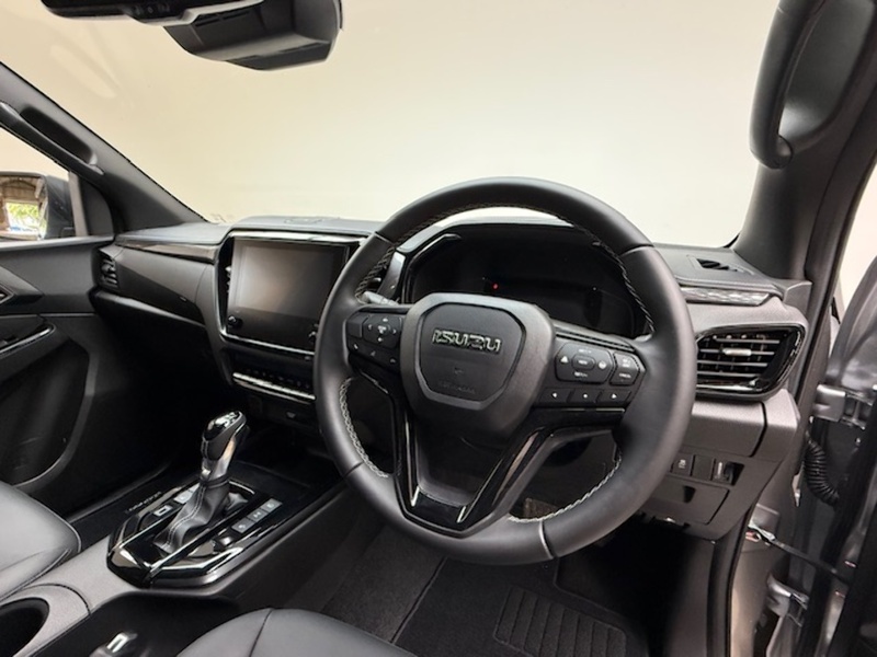 Isuzu V-Cross Dcb Pick Up 1.9 Automatic Diesel