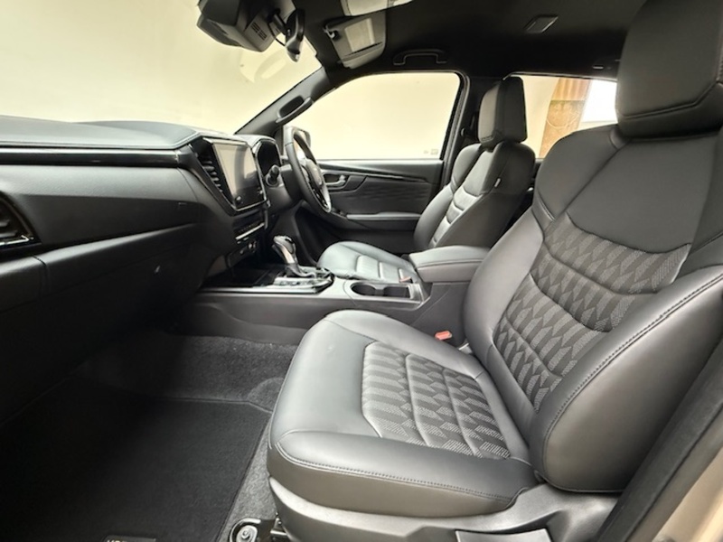 Isuzu V-Cross Dcb Pick Up 1.9 Automatic Diesel