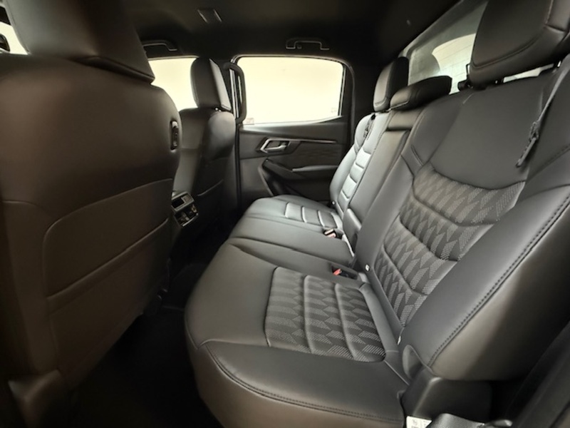 Isuzu V-Cross Dcb Pick Up 1.9 Automatic Diesel