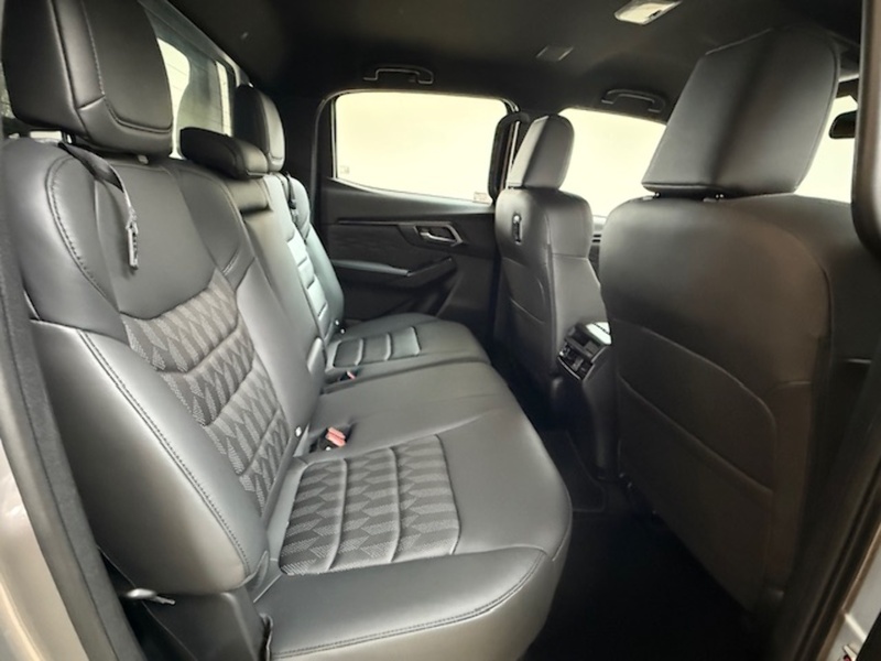 Isuzu V-Cross Dcb Pick Up 1.9 Automatic Diesel