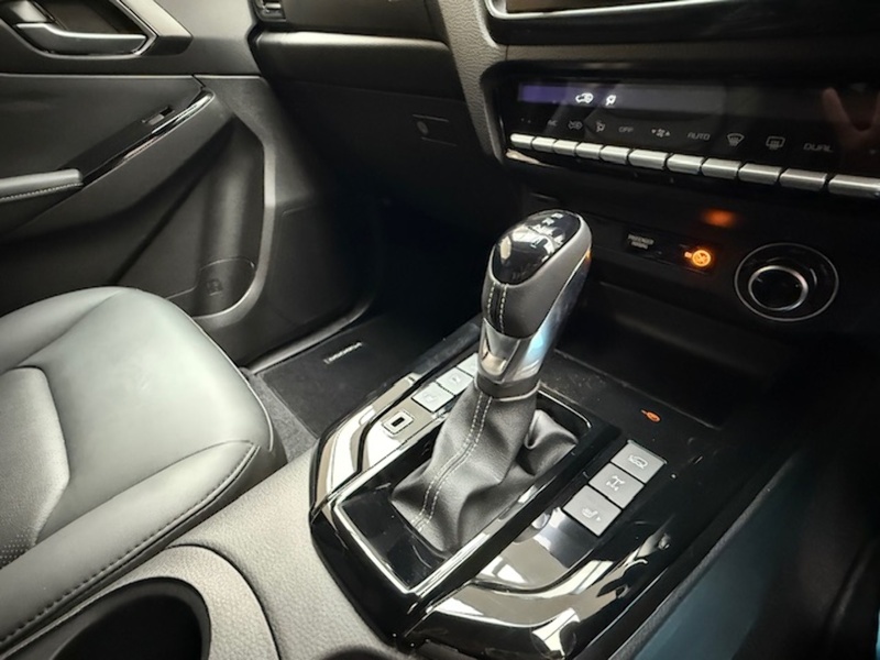 Isuzu V-Cross Dcb Pick Up 1.9 Automatic Diesel