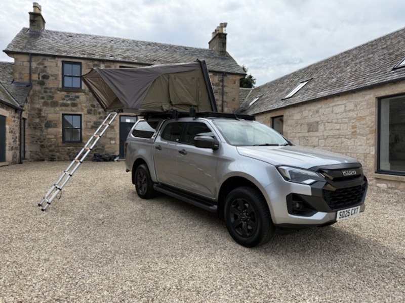 Isuzu V-Cross Dcb Pick Up 1.9 Automatic Diesel