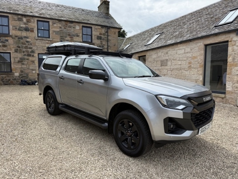 Isuzu V-Cross Dcb Pick Up 1.9 Automatic Diesel