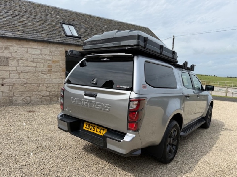 Isuzu V-Cross Dcb Pick Up 1.9 Automatic Diesel