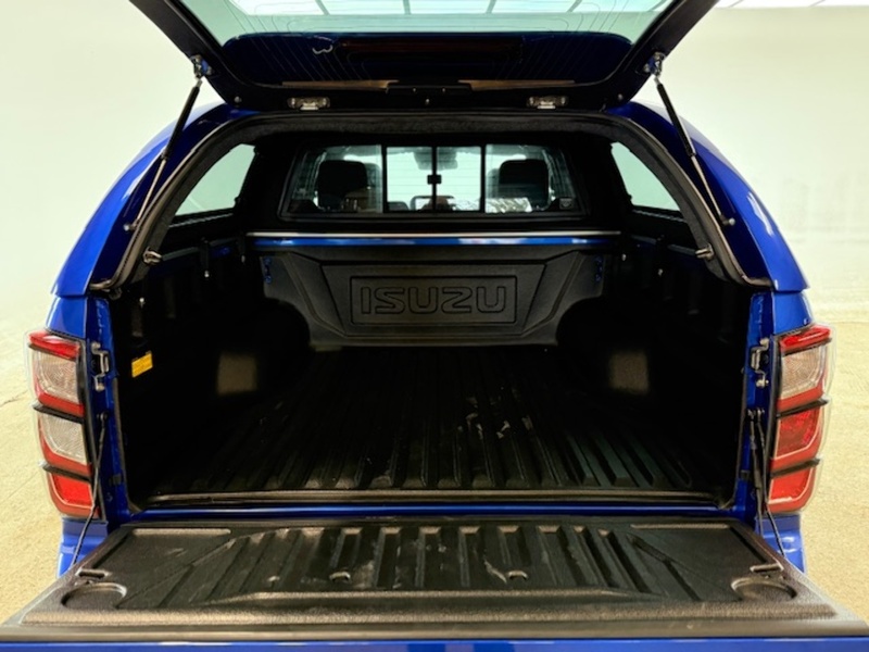 Isuzu V-Cross Dcb Pick Up 1.9 Automatic Diesel