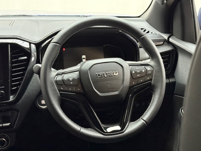 Isuzu V-Cross Dcb Pick Up 1.9 Automatic Diesel