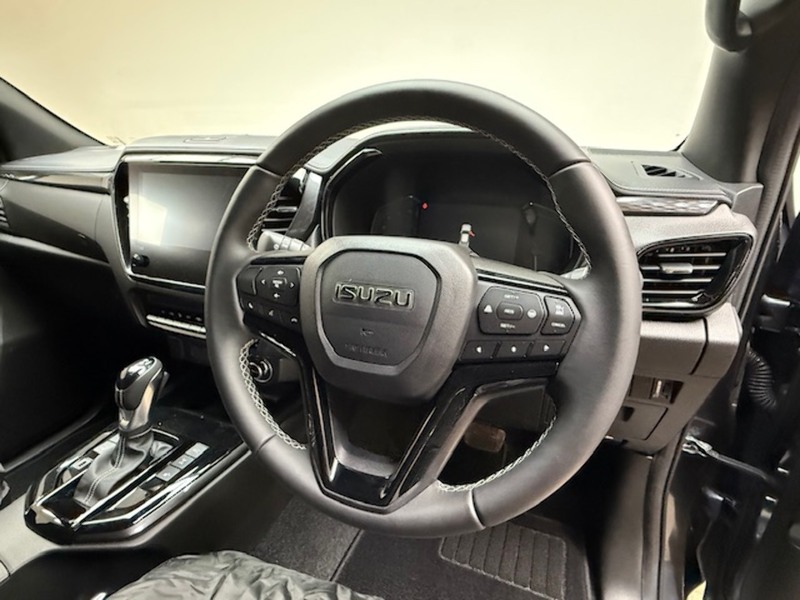 Isuzu V-Cross Dcb Pick Up 1.9 Automatic Diesel