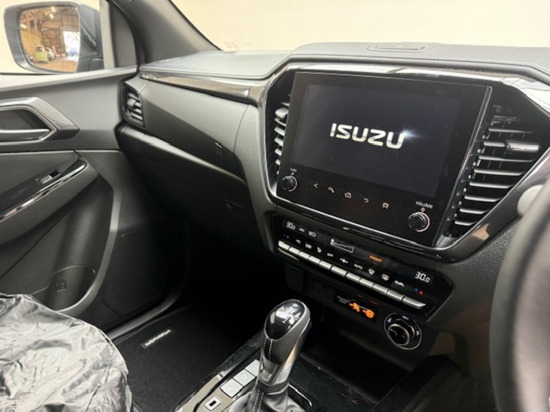 Isuzu V-Cross Dcb Pick Up 1.9 Automatic Diesel
