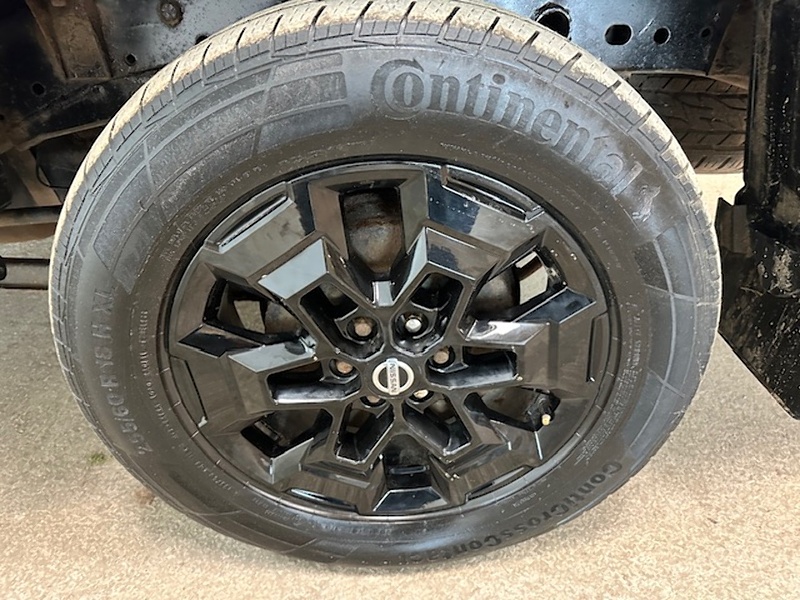 Nissan 2.3 dCi Tekna Pickup 4dr Diesel Auto 4WD Euro 6 (190 ps)