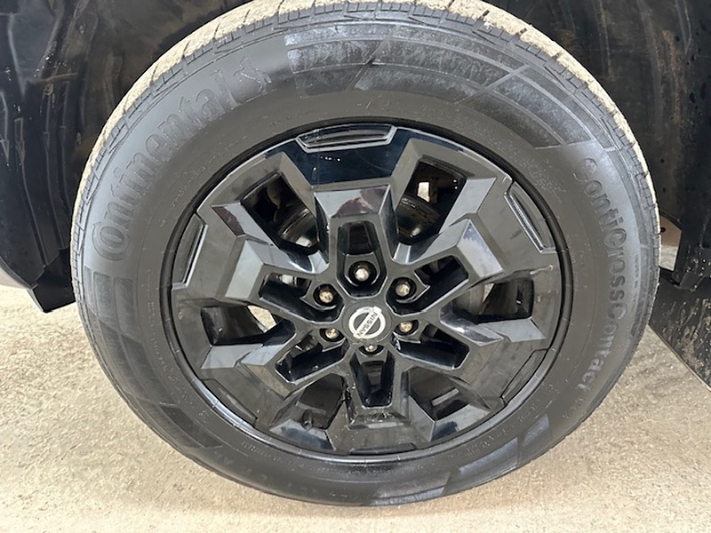 Nissan 2.3 dCi Tekna Pickup 4dr Diesel Auto 4WD Euro 6 (190 ps)