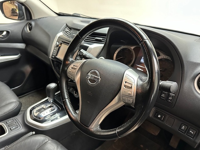 Nissan 2.3 dCi Tekna Pickup 4dr Diesel Auto 4WD Euro 6 (190 ps)
