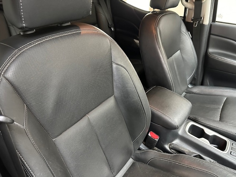 Nissan 2.3 dCi Tekna Pickup 4dr Diesel Auto 4WD Euro 6 (190 ps)