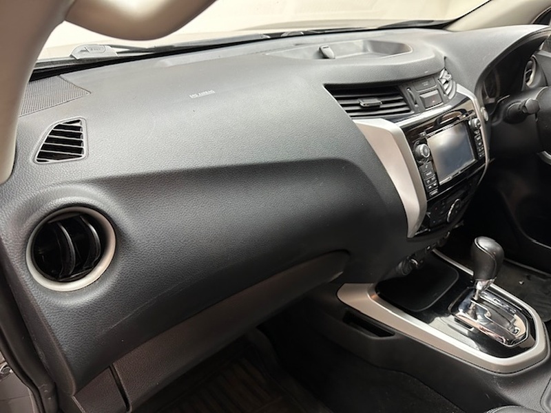 Nissan 2.3 dCi Tekna Pickup 4dr Diesel Auto 4WD Euro 6 (190 ps)