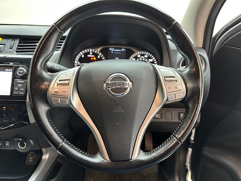 Nissan 2.3 dCi Tekna Pickup 4dr Diesel Auto 4WD Euro 6 (190 ps)