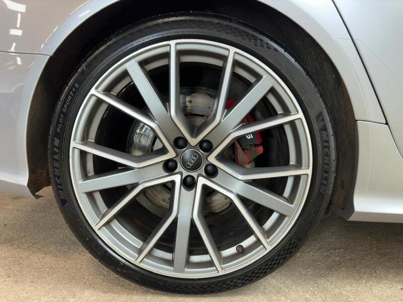 Audi 4.0 TFSI V8 Performance Estate 5dr Petrol Tiptronic quattro Euro 6 (s/s) (605 ps)