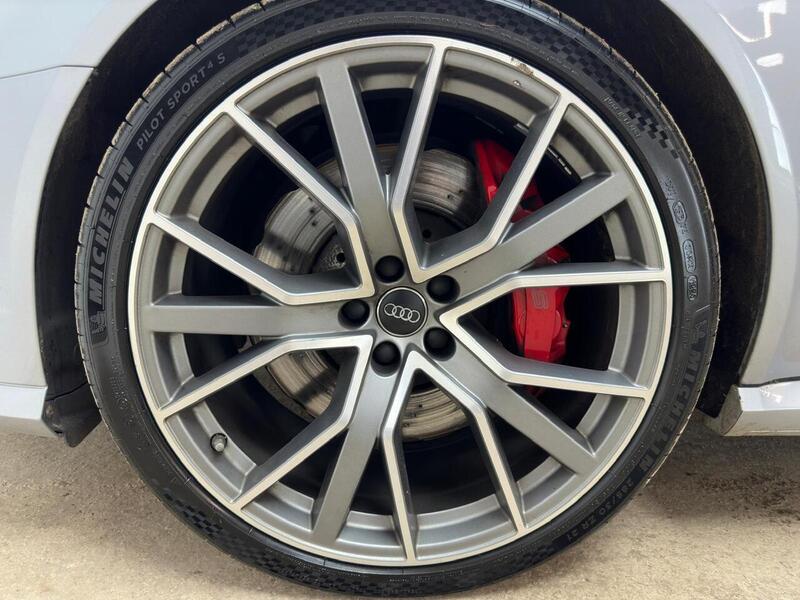 Audi 4.0 TFSI V8 Performance Estate 5dr Petrol Tiptronic quattro Euro 6 (s/s) (605 ps)