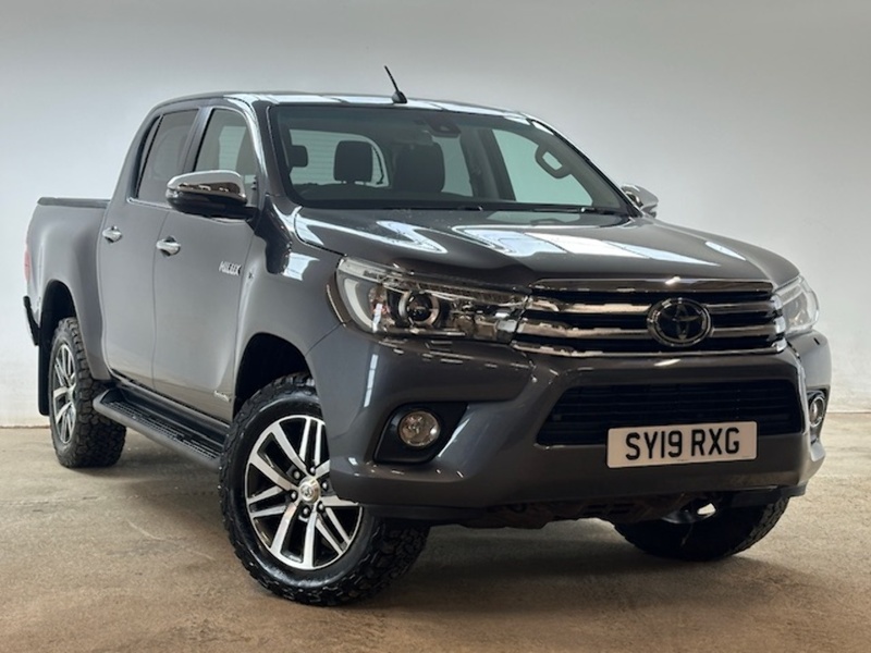 Toyota 2.4 D-4D Invincible Pickup Double Cab 4dr Diesel Manual 4WD Euro 6 (s/s) (TSS) (150 ps)