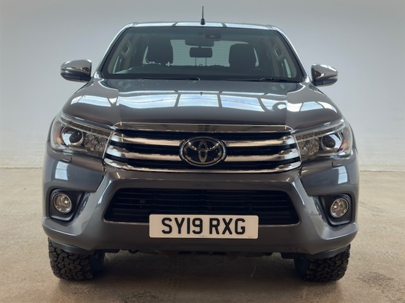 Toyota 2.4 D-4D Invincible Pickup Double Cab 4dr Diesel Manual 4WD Euro 6 (s/s) (TSS) (150 ps)