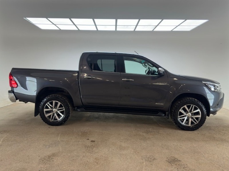 Toyota 2.4 D-4D Invincible Pickup Double Cab 4dr Diesel Manual 4WD Euro 6 (s/s) (TSS) (150 ps)