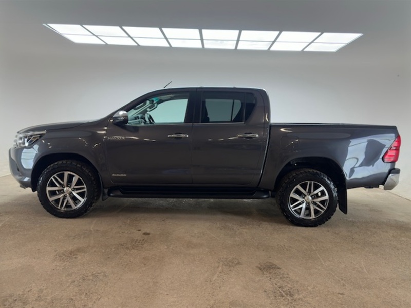 Toyota 2.4 D-4D Invincible Pickup Double Cab 4dr Diesel Manual 4WD Euro 6 (s/s) (TSS) (150 ps)