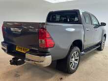 Toyota Hilux D-4D Invincible 