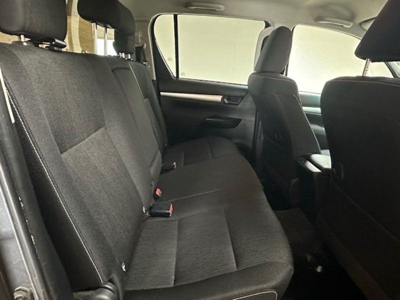 Toyota 2.4 D-4D Invincible Pickup Double Cab 4dr Diesel Manual 4WD Euro 6 (s/s) (TSS) (150 ps)