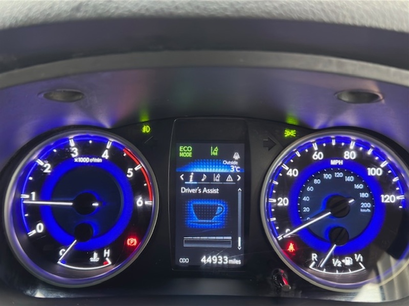 Toyota 2.4 D-4D Invincible Pickup Double Cab 4dr Diesel Manual 4WD Euro 6 (s/s) (TSS) (150 ps)