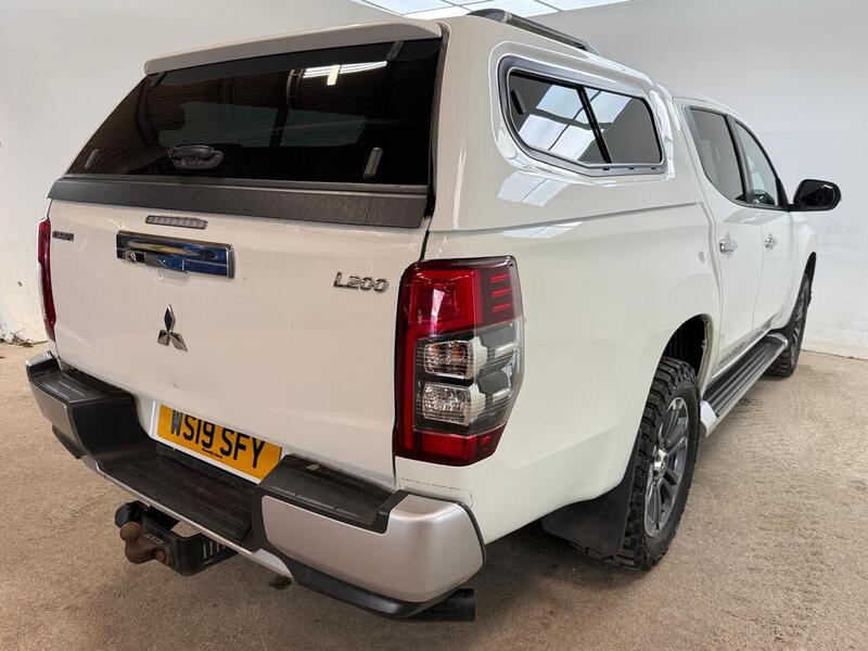 Mitsubishi 2.2 DI-D DC Warrior Pickup Double Cab 4dr Diesel Auto 4WD Euro 6 (s/s) (150 ps)
