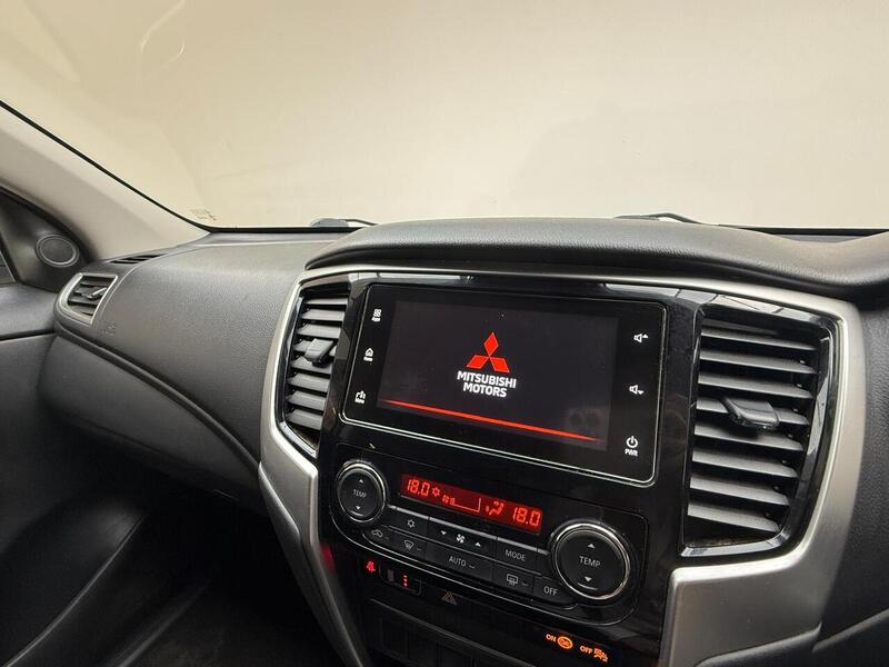 Mitsubishi 2.2 DI-D DC Warrior Pickup Double Cab 4dr Diesel Auto 4WD Euro 6 (s/s) (150 ps)