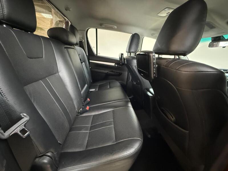 Toyota 2.4 D-4D Invincible X Pickup Double Cab 4dr Diesel Auto 4WD Euro 6 (TSS, 3.5t) (150 ps)