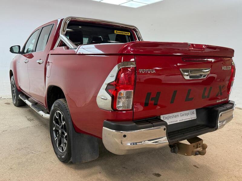Toyota 2.4 D-4D Invincible X Pickup Double Cab 4dr Diesel Auto 4WD Euro 6 (TSS, 3.5t) (150 ps)