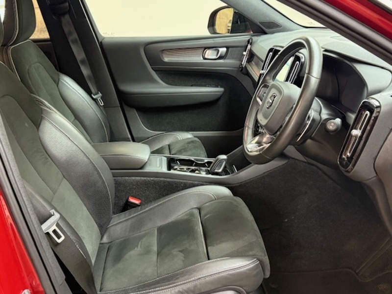 Volvo 2.0 T4 R-Design Pro SUV 5dr Petrol Auto Euro 6 (s/s) (190 ps)