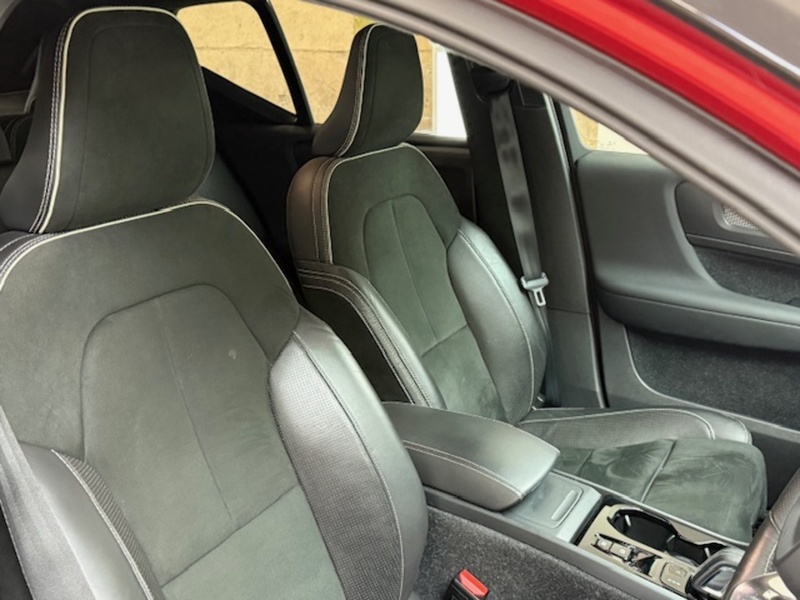 Volvo 2.0 T4 R-Design Pro SUV 5dr Petrol Auto Euro 6 (s/s) (190 ps)