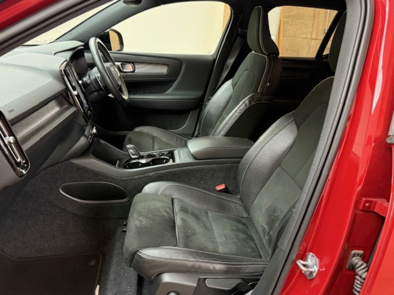 Volvo 2.0 T4 R-Design Pro SUV 5dr Petrol Auto Euro 6 (s/s) (190 ps)