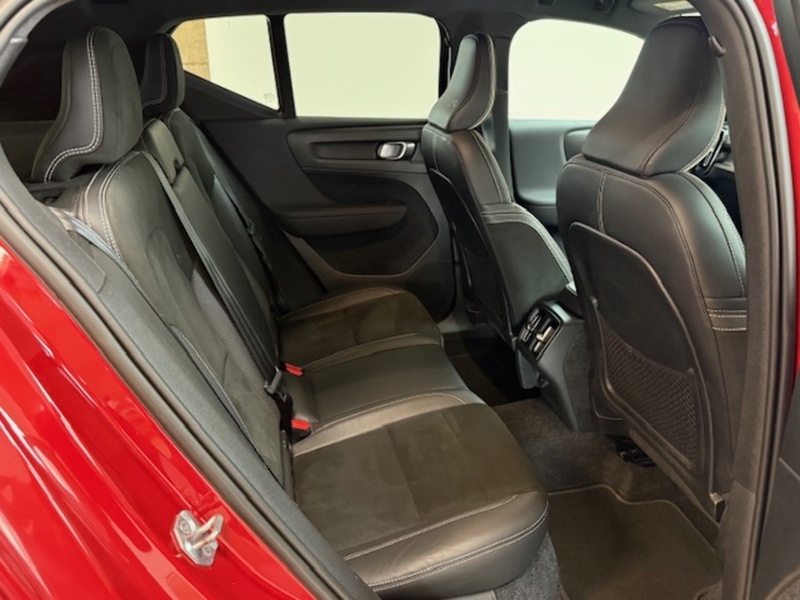 Volvo 2.0 T4 R-Design Pro SUV 5dr Petrol Auto Euro 6 (s/s) (190 ps)