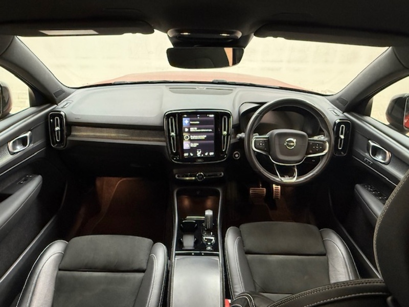 Volvo 2.0 T4 R-Design Pro SUV 5dr Petrol Auto Euro 6 (s/s) (190 ps)