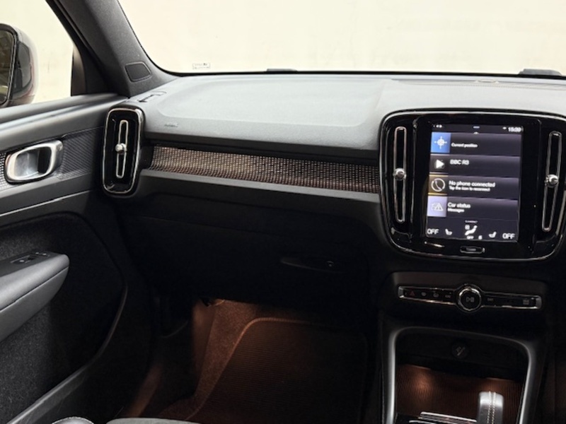 Volvo 2.0 T4 R-Design Pro SUV 5dr Petrol Auto Euro 6 (s/s) (190 ps)