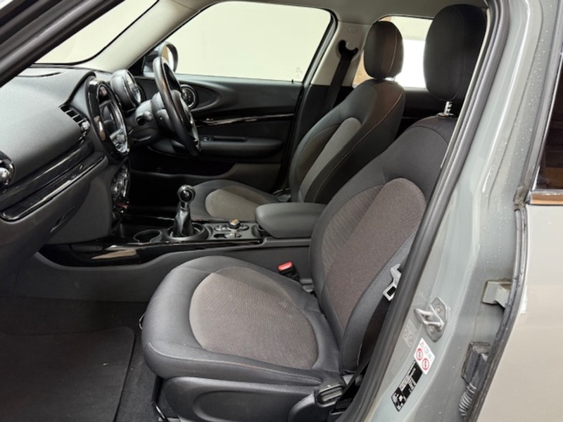 MINI 1.5 Cooper (Black Pack) Estate 6dr Petrol Manual Euro 6 (s/s) (136 ps)