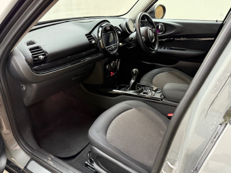 MINI 1.5 Cooper (Black Pack) Estate 6dr Petrol Manual Euro 6 (s/s) (136 ps)