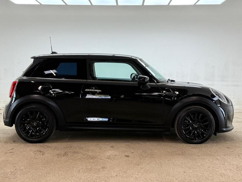 MINI 1.5 Cooper Classic Hatchback 3dr Petrol Manual Euro 6 (s/s) (136 ps)