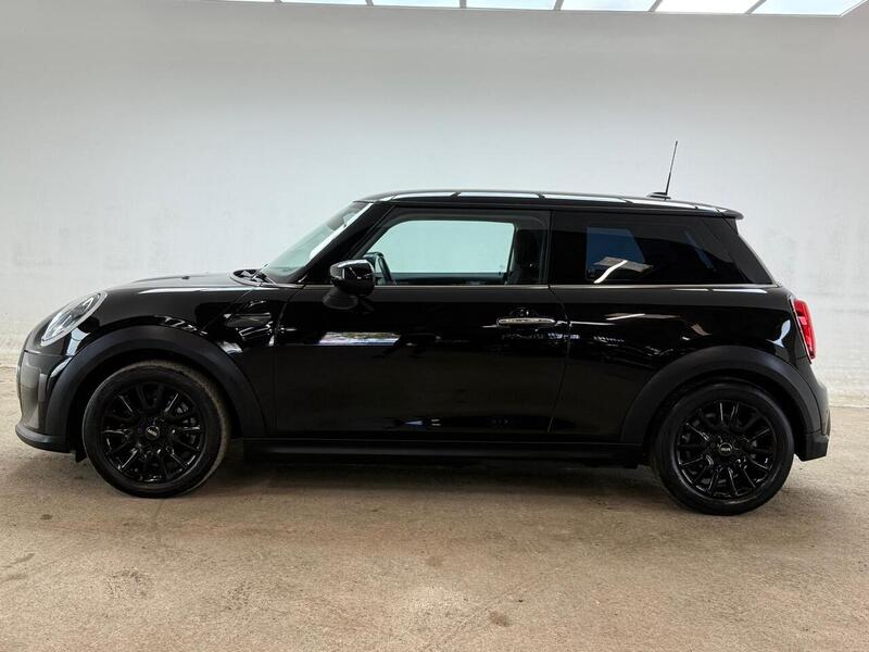 MINI 1.5 Cooper Classic Hatchback 3dr Petrol Manual Euro 6 (s/s) (136 ps)